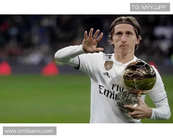 足球球星当众拒收红包展现高尚体育精神引发网友热议 足球球星当众拒收红包展现高尚体育精神引发网友热议