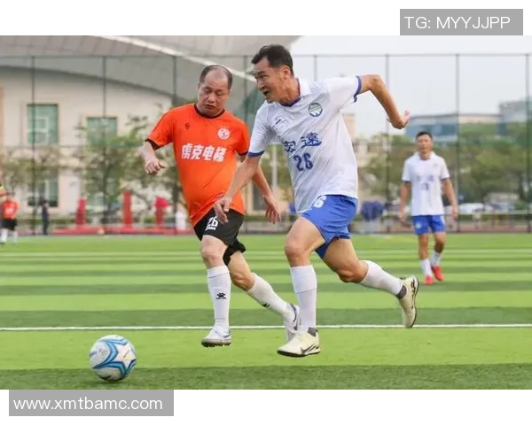 足球球星挺身而出勇救溺水少年展现运动员无畏精神和社会责任感